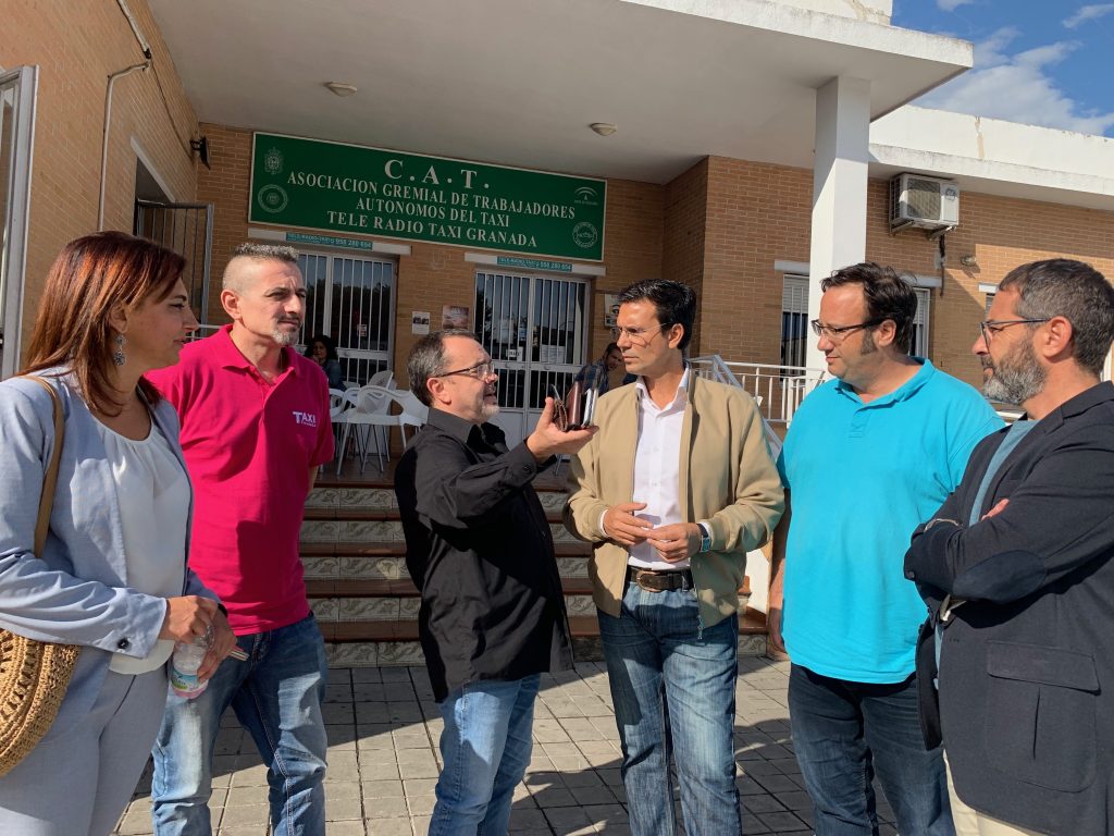 Cuenca exige a la Junta que desbloquee la propuesta Metropolitana de integración del taxi para atender las grandes demandas ENCUENTRO-HOY-ENTRE-EL-GRUPO-SOCIALISTA-Y-LA-GREMIAL-DEL-TAXI-1024x768