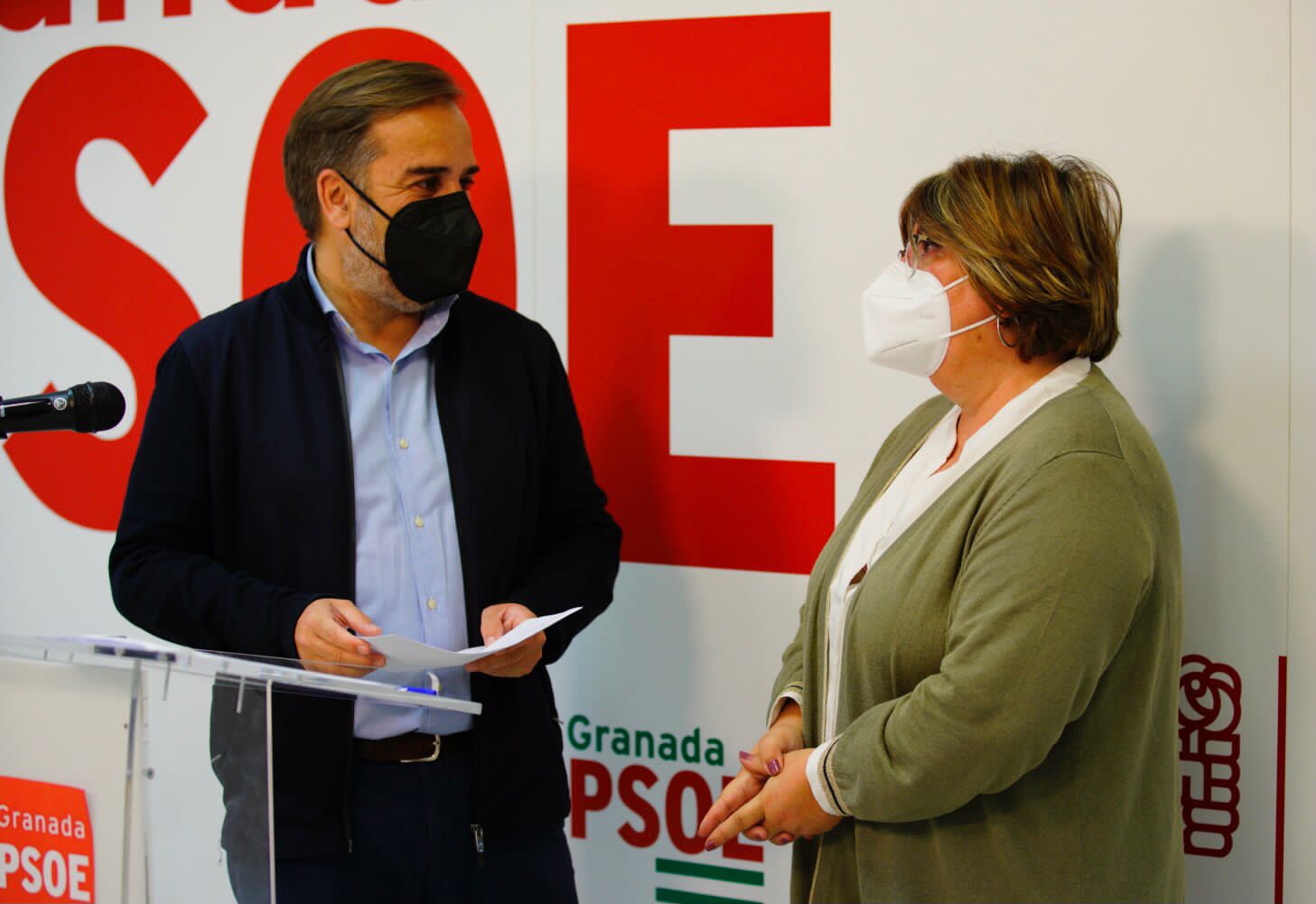 EL PSOE DENUNCIA QUE LA CORRUPCIÓN SIEMPRE APARECE EN GRANADA CUANDO GOBIERNA LA DERECHA Muñoz-y-calvo-hoy-en-la-sede-del-psoe-de-Granada-Capital