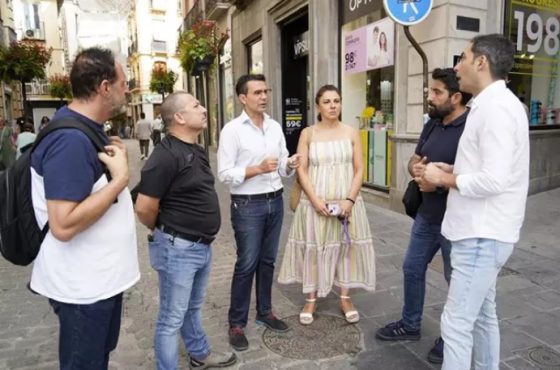 PSOE reclama al Ayuntamiento de Granada que mantenga el recurso contra la Zona de Gran Afluencia Turística Reunion-con-sindicatos-de-comercio-560x370