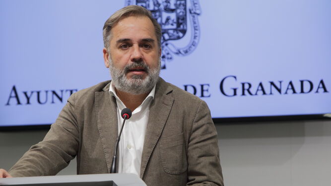 El PSOE estudia iniciar acciones legales contra el concejal del PP en Granada que vertió comentarios racistas el 23J jacobo-calvo